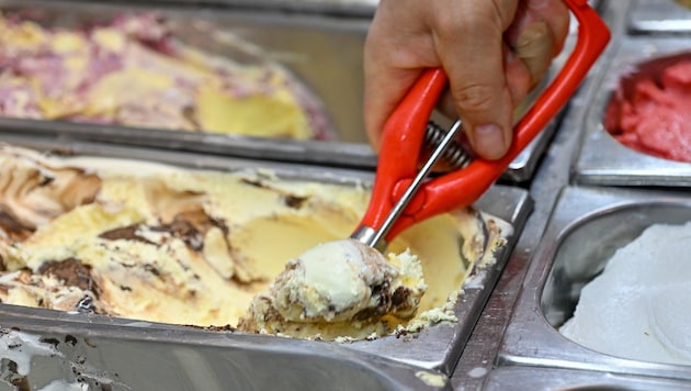 For Upper Austrians, a refreshing scoop of ice cream is part and parcel of a sunny day. However, in some places, the hot prices have long since left no one cold. (Bild: Dostal Harald)