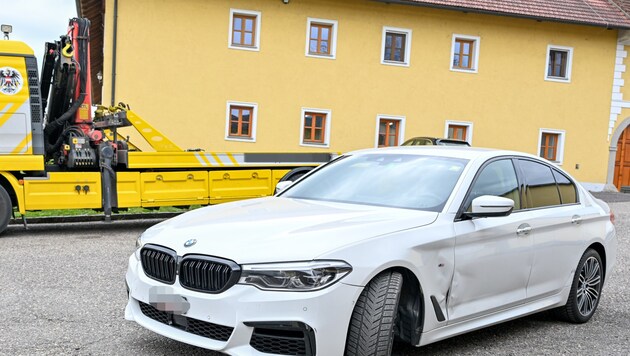 Dieser weiße BMW 530i ist derzeit vorläufig beschlagnahmt. (Bild: © Harald Dostal / 2024, Krone KREATIV)
