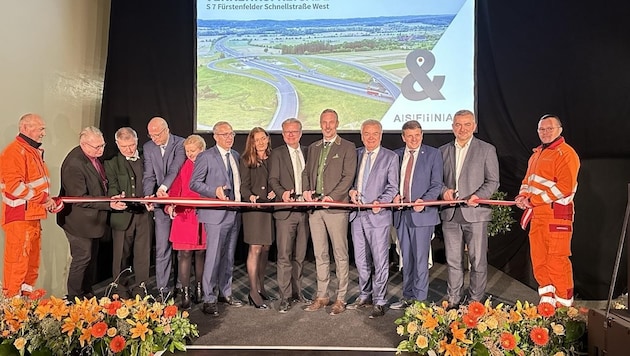 The historic road construction project was opened in the Speltenbach underground route. (Bild: Schulter Christian)