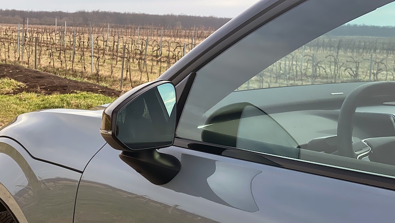 Elegant: frameless exterior mirrors (Bild: Stephan Schätzl)