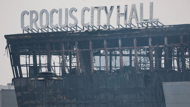 Die Konzerthalle wurde von den Angreifern in Brand gesetzt.