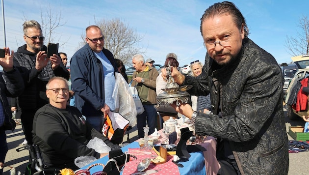 TV star Wolfgang Pauritsch at the flea market in Lieboch (Bild: Christian Jauschowetz)