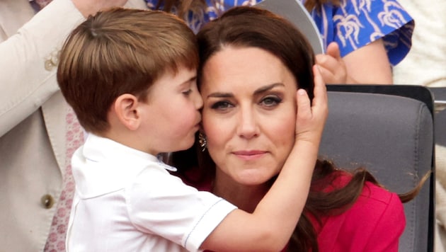 Kate hercegnőnek időre volt szüksége, hogy elmagyarázza gyermekeinek a rákdiagnózist. (Bild: APA/AFP/POOL/Chris Jackson)