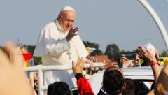 Papst Franziskus ist ein Liebling der Gläubigen. Er empfing am Donnerstag die Organisatoren der Ski-WM in Saalbach-Hinterglemm. (Bild: Christian Jauschowetz)