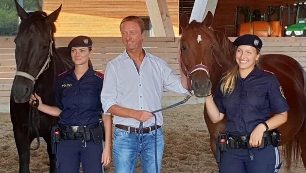 Tschürtz már állambiztonsági tanácsosként is a rendőrségi lovak mellett volt. (Bild: zVg)