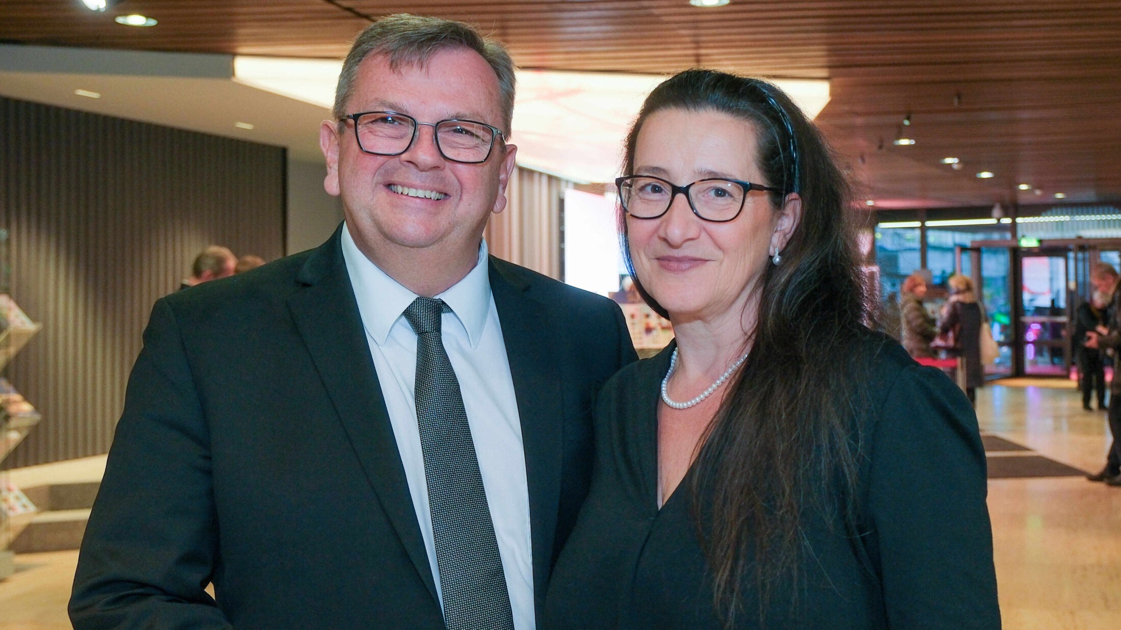 Thomas Ziegler (Design Center) and wife Petra as regular guests of the house. (Bild: Horst Einöder/Flashpictures)