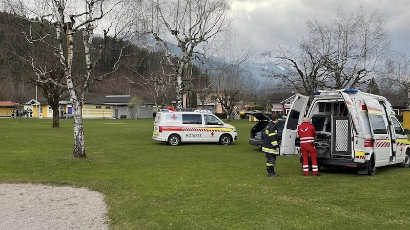 Die Wienerin wurde mit der Rettung ins LKH Villach gebracht. (Bild: Wasserrettung Faaker See)