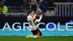Florian Wirtz jubelte in Lyon nach acht Sekunden – für den Weltrekord um eine Sekunden zu spät. (Bild: APA/AFP/Olivier CHASSIGNOLE)