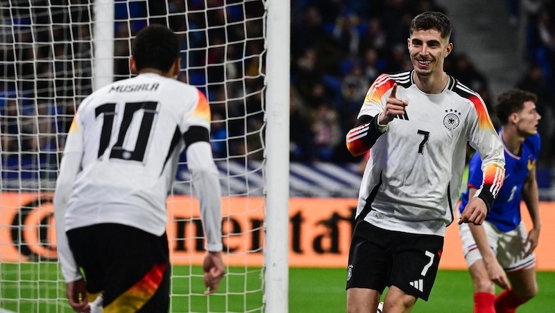 No world-class strikers? Jamal Musiala and Kai Havertz (Bild: APA/AFP/Olivier CHASSIGNOLE)