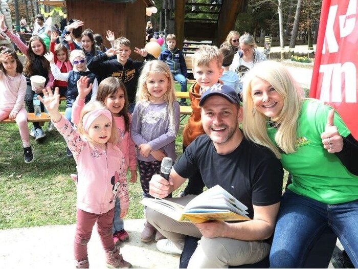 When "Krone" reading uncle Christian Krall reads, all the children listen, as does forest boss ...