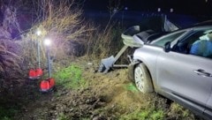 Ein 17-jähriger Insasse wurde bei dem Unfall verletzt. (Bild: FF Stein im Jauntal)