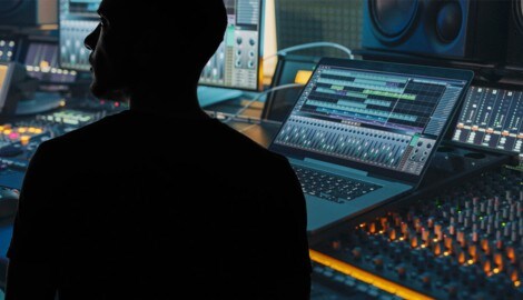 Der Schwede Johan Röhr ist einer der erfolgreichsten „Stimmungsmacher“ auf Spotify.  (Bild: stock.adobe.com, Krone KREATIV)