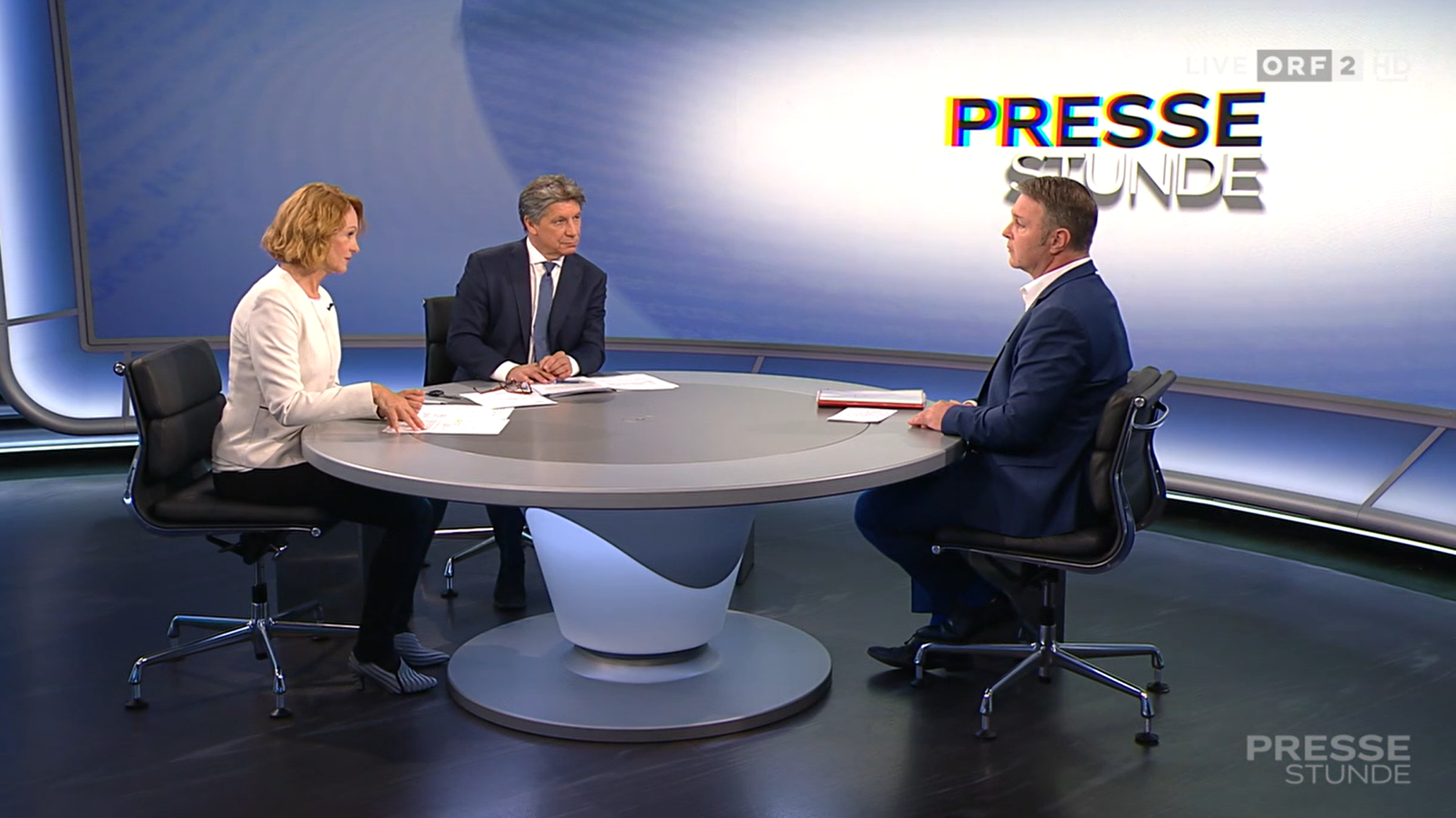 Az SPÖ vezetője Eva Linsinger (profil) és Hans Bürger (ORF) kérdéseire válaszolt. (Bild: Screenshot/ORF)