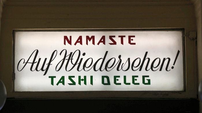 In the restaurant, you not only enjoy Nepalese cuisine, but also learn a lot about the country's culture.