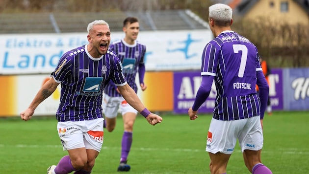 Zottl (left) celebrated the interim lead with Fötschl. (Bild: Andreas Tröster)