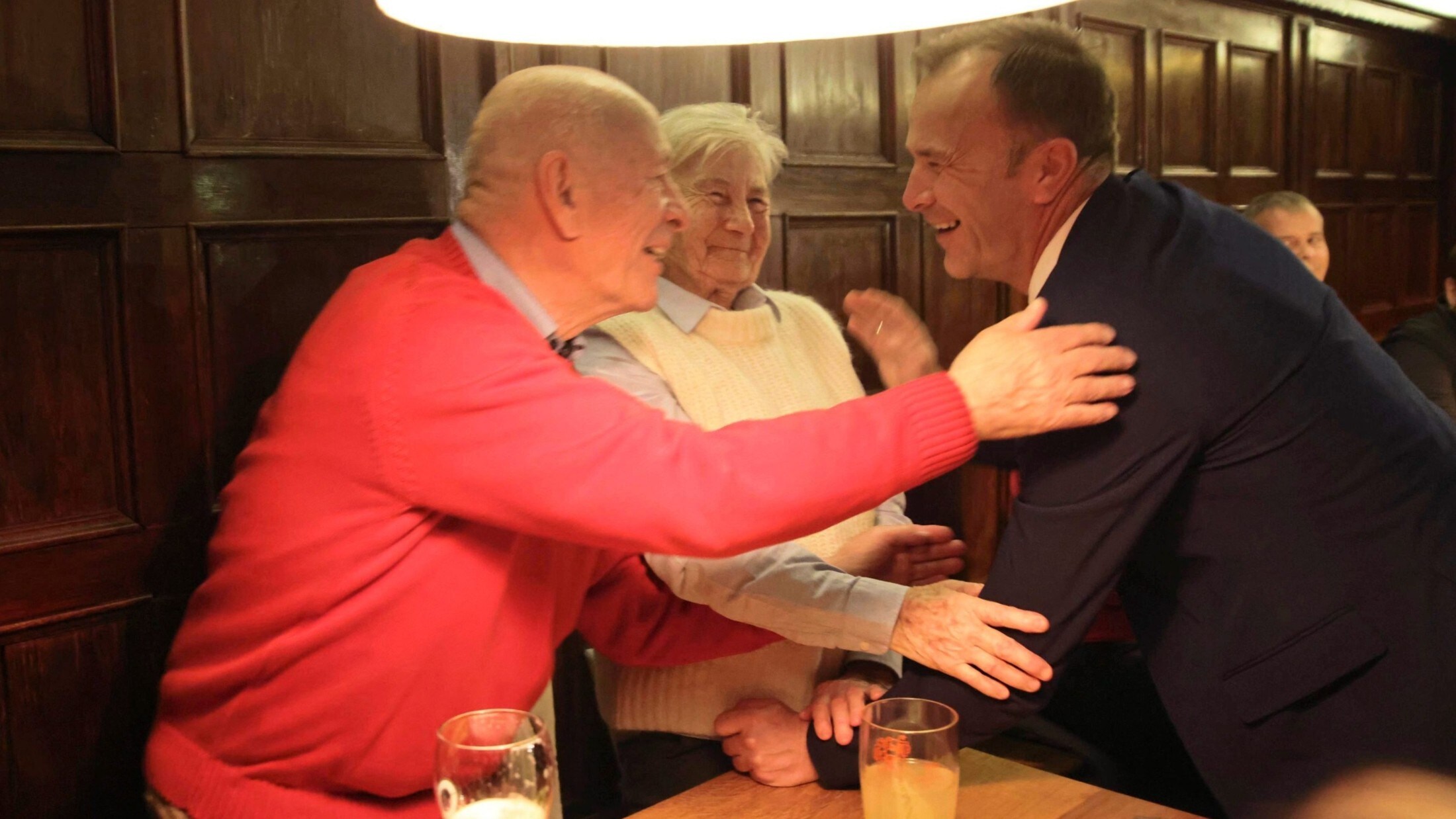 Bernhard Auinger ailesiyle birlikte (Bild: ANDREAS TROESTER)