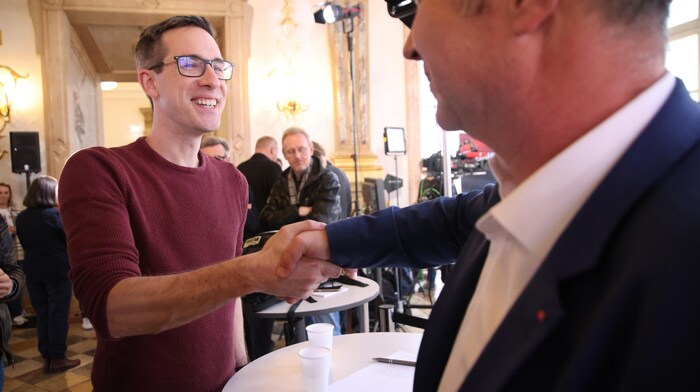 Auch für Kommunist Kay-Michael Dankl gab es von Babler eine Gratulation.