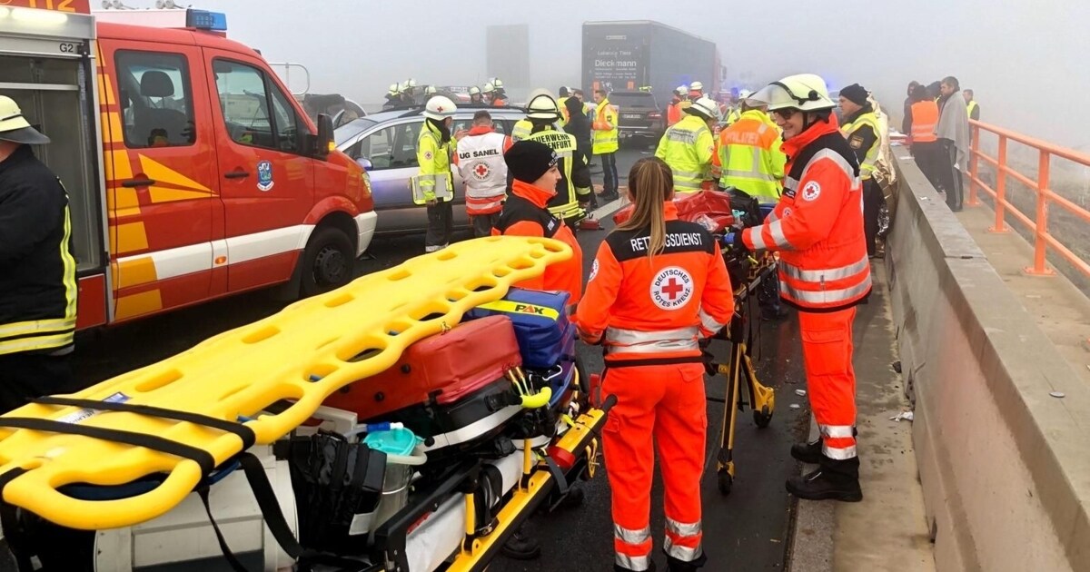 Near Würzburg - D: 2 dead and 27 injured in a pile-up | krone.at