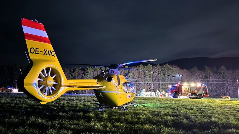 Bei dem Frontal-Crash waren die Feuerwehr Pöllau, die Rettung, ein Notarzt und ein Rettungshubschrauber im Einsatz.  (Bild: Feuerwehr Pöllau)