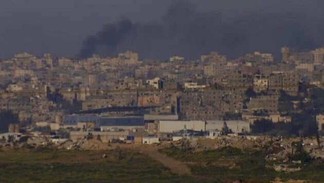 Az izraeli hadsereg közlése szerint vasárnap újabb katonai műveletet indított a Gázai övezet déli részén fekvő Khan Júniszban. (Bild: KameraOne)