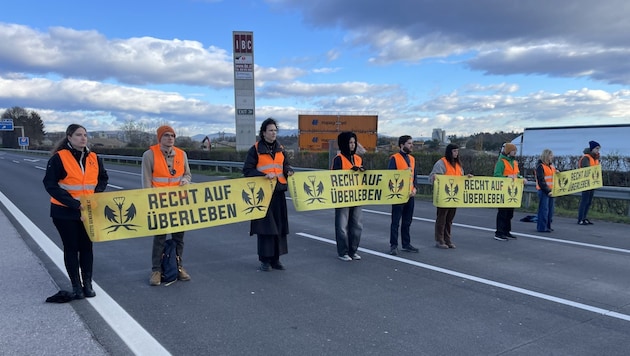 The climate activists regularly cause protests in early morning traffic. (Bild: Letzte Generation AT)