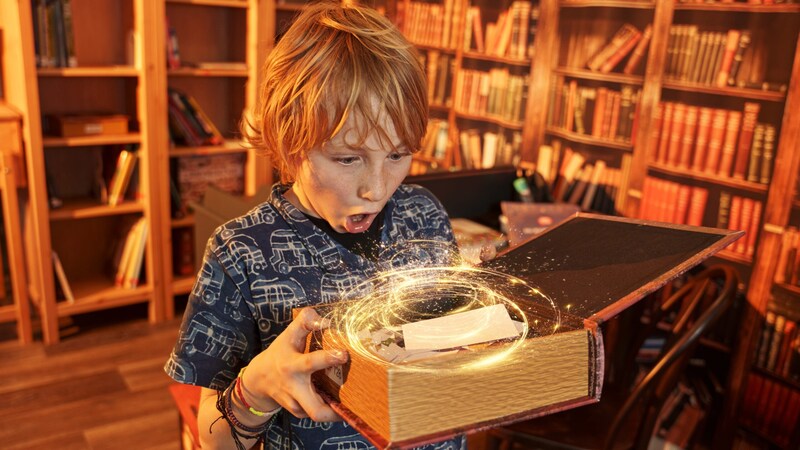 Im Forschungslabor ist man dem Büchergeheimnis auf der Spur  (Bild: FRida und freD/Hannes Loske)