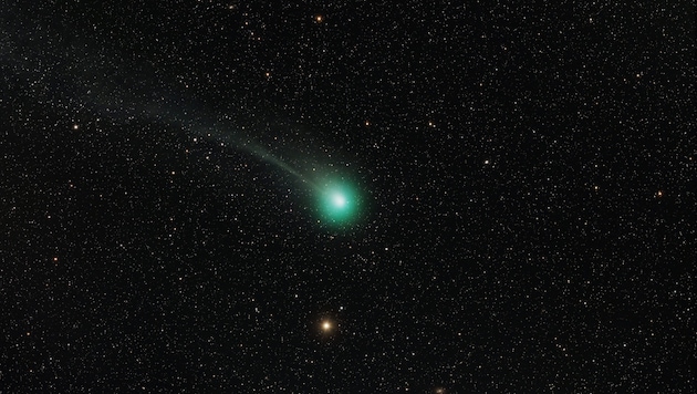 Az üstököst februárban fotózták le speciális berendezéssel. (Bild: Wikimedia Commons/Jan Beránek/CC BY 4.0)
