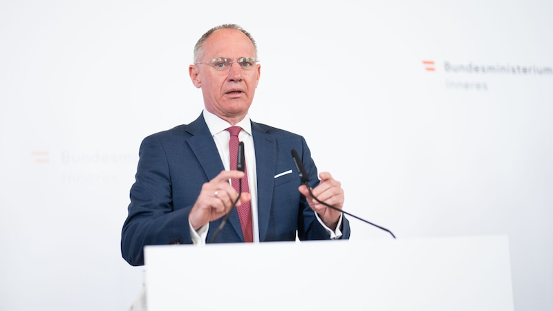 Innenminister Gerhard Karner bei der Präsentation der Kriminalstatistik. (Bild: APA/GEORG HOCHMUTH)