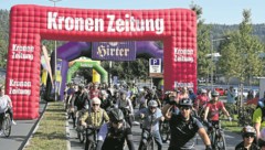 Tausende Radfahrer genießen es, alljährlich einen ganzen Tag lang, ohne auf den Autoverkehr ...