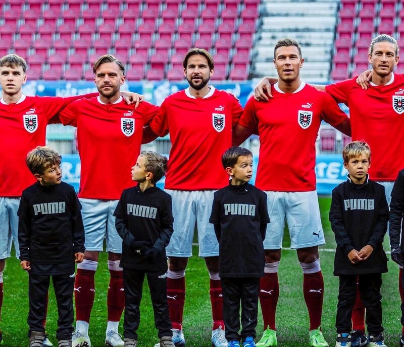 Herrklotz (Mitte) wird bald wieder die Bundeshymne hören. (Bild: Herrklotz)