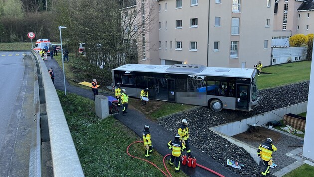 Sloping parking lot for country bus. (Bild: Landespolizei Fürstentum Liechtenstein)