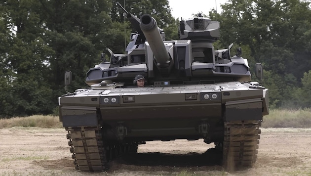 Until the MGCS rolls in, further modernization stages of the Leopard-2 are holding the fort. Pictured: The "Enhanced Main Battle Tank" with new turret on Leopard-2 hull, which KMW and Nexter presented as a technology demonstration a few months after Putin's invasion of Ukraine. (Bild: YouTube.com/Nexter)