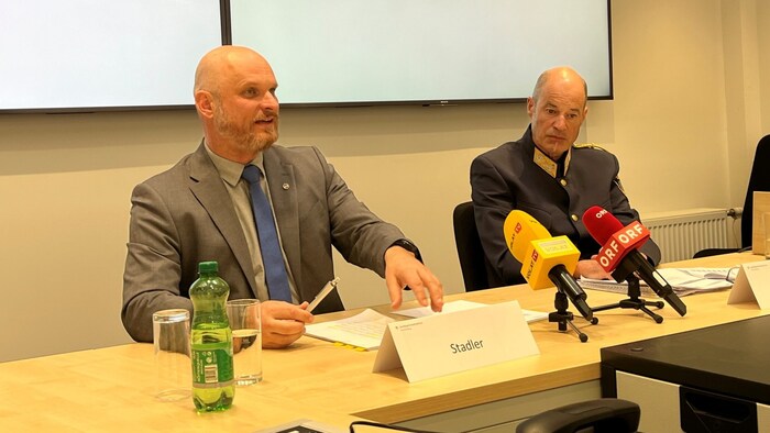Philipp Stadler und Walter Filzmaier (rechts) präsentierten die Vorarlberger Kriminalstatistik für das vergangene Jahr.