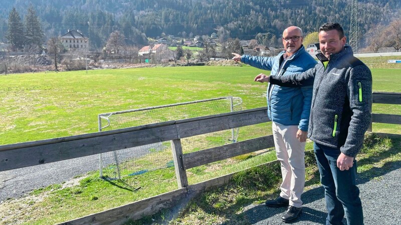 Der Fußballplatz soll noch heuer wieder bespielbar sein. (Bild: Katrin Fister)