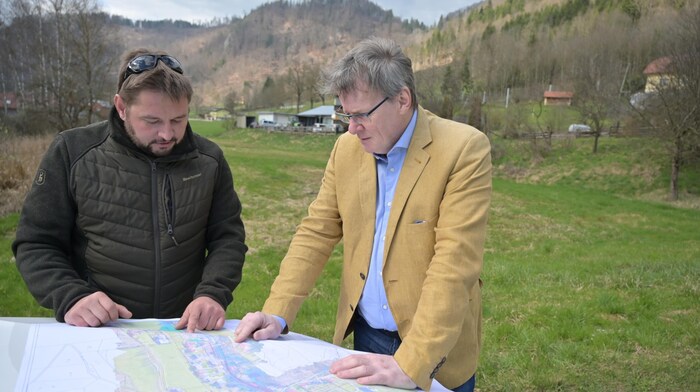 Vizebürgermeister Peter Wedenig und Bauamtsleiter Armin Alic: Ein Auffangbecken für Klein St. ...
