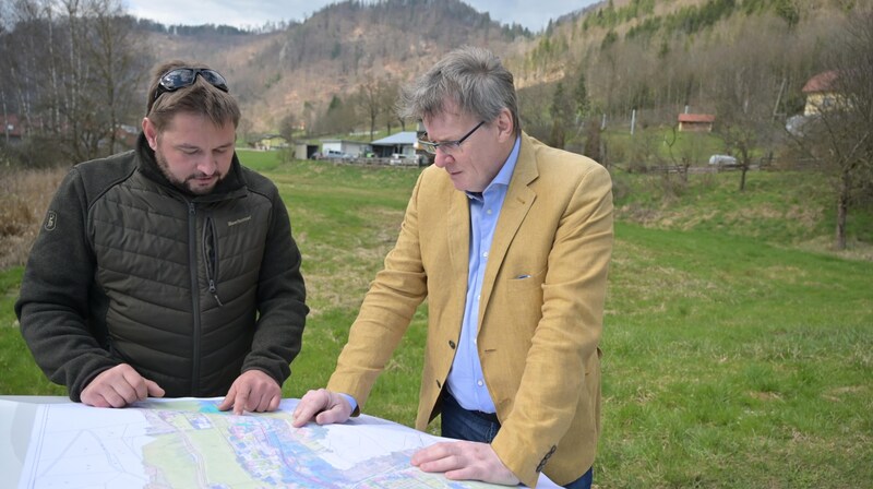 Vizebürgermeister Peter Wedenig und Bauamtsleiter Armin Alic: Ein Auffangbecken für Klein St. Veit ist in Planung. (Bild: Hronek Eveline)