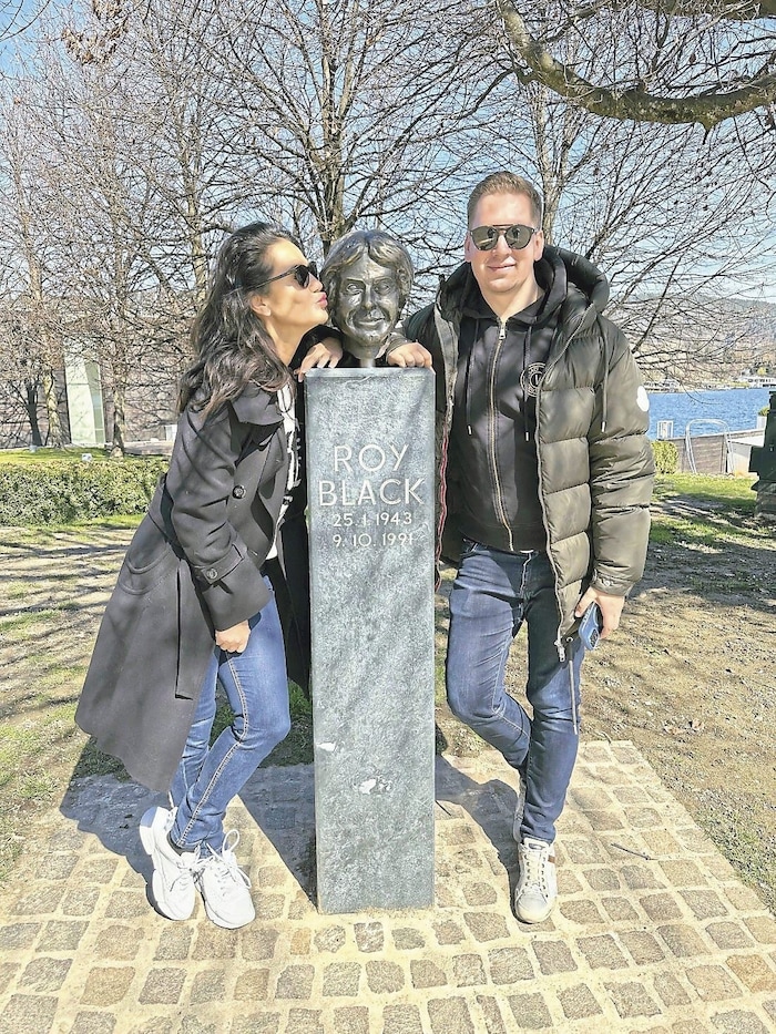 Schauspielerin Mariella Ahrens und Künsltermanager Clemens Trischler machten vor dem ...