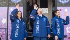 Von links: Tracy Dyson, Oleg Nowizki und Marina Wassilewskaja sind am Montag an der Internationalen Raumstation ISS angedockt. (Bild: AFP/NASA)