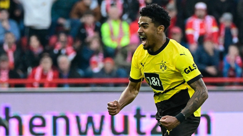 Bis Saisonende spielt Ian Maatsen für Borussia Dortmund. (Bild: APA/AFP/Tobias SCHWARZ)