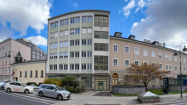 The properties of the Sisters of Mary of Mount Carmel, which are now up for sale for 12 million euros, can be found across from the Order Hospital of the Sisters of Mercy. (Bild: Einöder Horst)