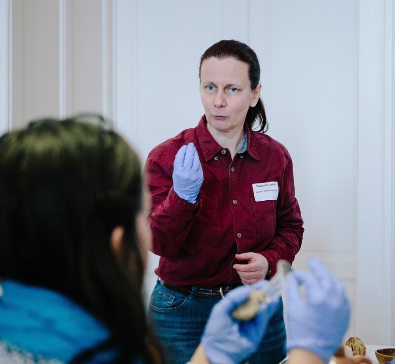 Archaeologist Susanne Lamm has extensive knowledge on the subject of burial mounds in Graz. (Bild: Sebastian Reiser)