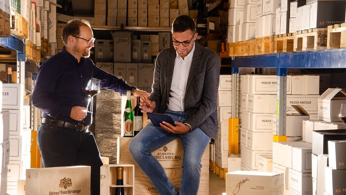 Weinturm Managing Director Jürgen Penzenleitner and VINOSPIRIT Managing Director Lukas Hrdlicka are delighted with the successful website relaunch.