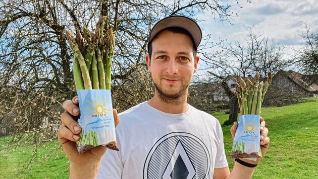 Richard Oberer from Markt Hartmannsdorf with his fresh, tasty green asparagus (Bild: Gertrude Oberer)