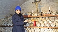 Haruko Maeda bespielt auch das Beinhaus in Hallstatt. (Bild: Marion Hörmandinger)