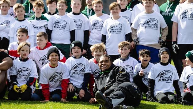 NFL superstar Justin Fields made many children's eyes light up. (Bild: urbantschitsch mario)