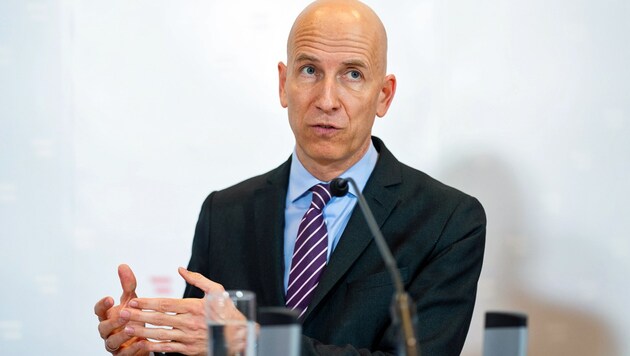 Wirtschaftsminister Martin Kocher hat sich für den nächstes Jahr frei werdenden Posten des Nationalbank-Gouverneurs beworben. (Bild: APA/GEORG HOCHMUTH)