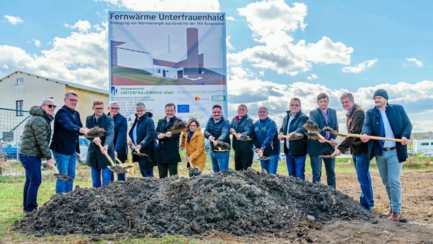 The ground-breaking ceremony was a joint effort and the heating plant is due to go into operation in the fall. (Bild: Patrick Bucher Photography)
