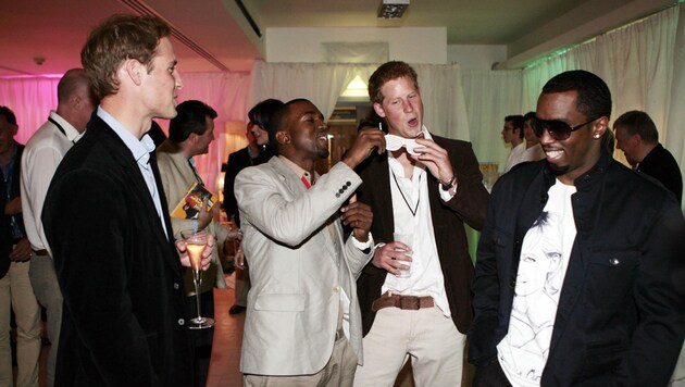 Vilmos herceg és Harry herceg Kanye West és Sean "Diddy" Combs rapperekkel 2007-ben. (Bild: Roger Allen / PA / picturedesk.com)