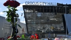 Bei dem Anschlag auf die Konzerthalle Crocus City Hall bei Moskau vor vier Wochen waren 144 Menschen getötet worden. (Bild: APA/AFP/OLGA MALTSEVA)