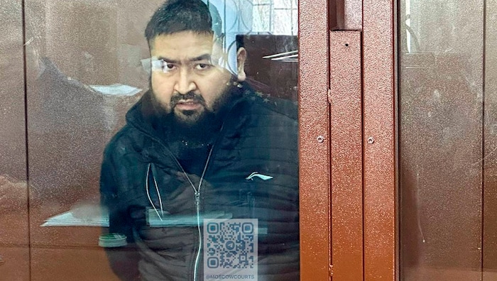 Alisher Kasimow, einer der Terrorverdächtigen, vor einem Moskauer Gericht